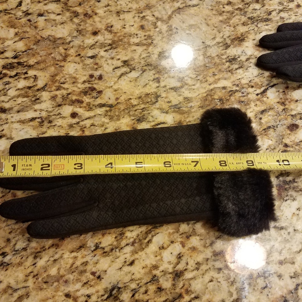 *Black Gloves w/Faux Fur - Picture 6 of 7